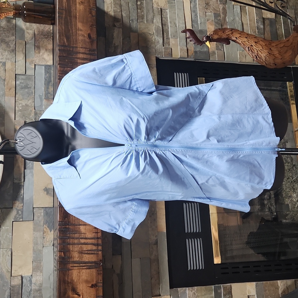 NWT NEW YORK & COMPANY STRETCH FITTED ZIP UP FRONT BLOUSE.